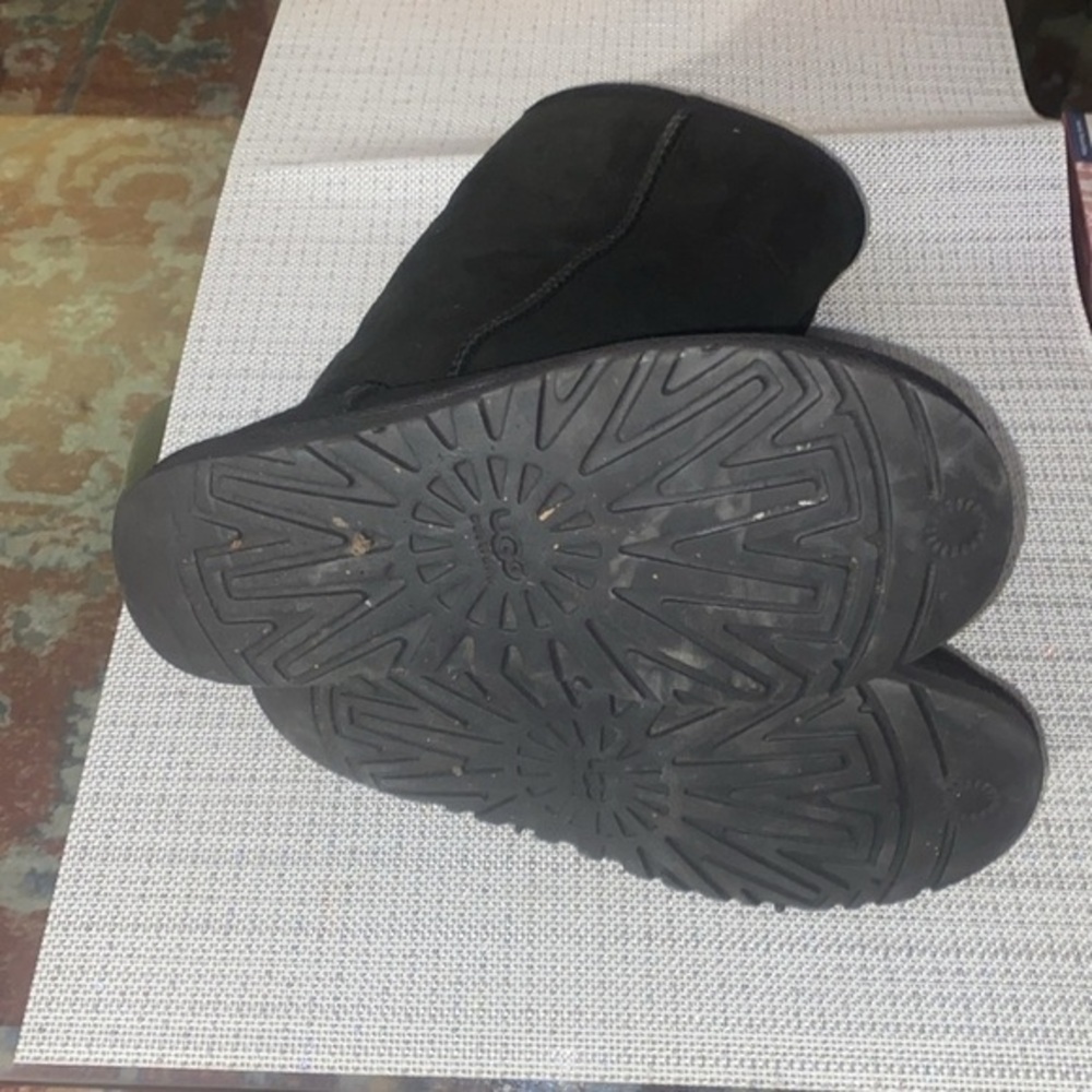 Gently Used UGG Classic Short Boots in Black. - Picture 8 of 9